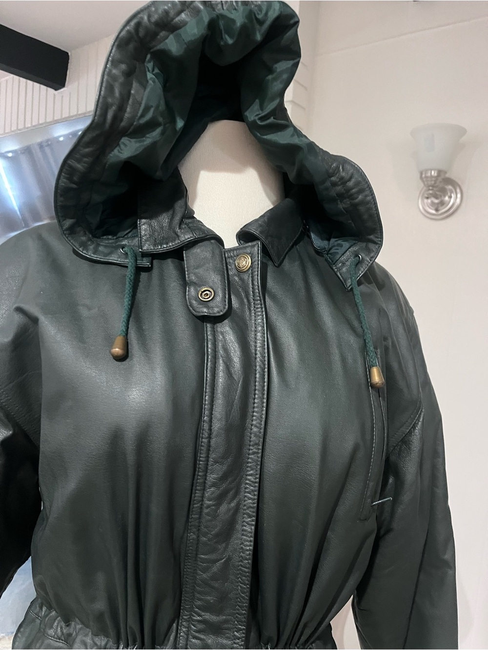 Women’s Dark Green Hooded Leather Jacket
Removable hoodie
